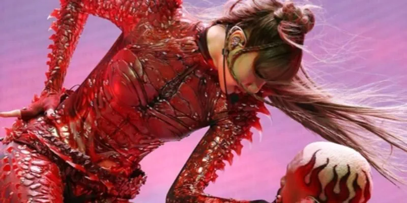 Lisa Back Pink và sự thống trị mạng xã hội